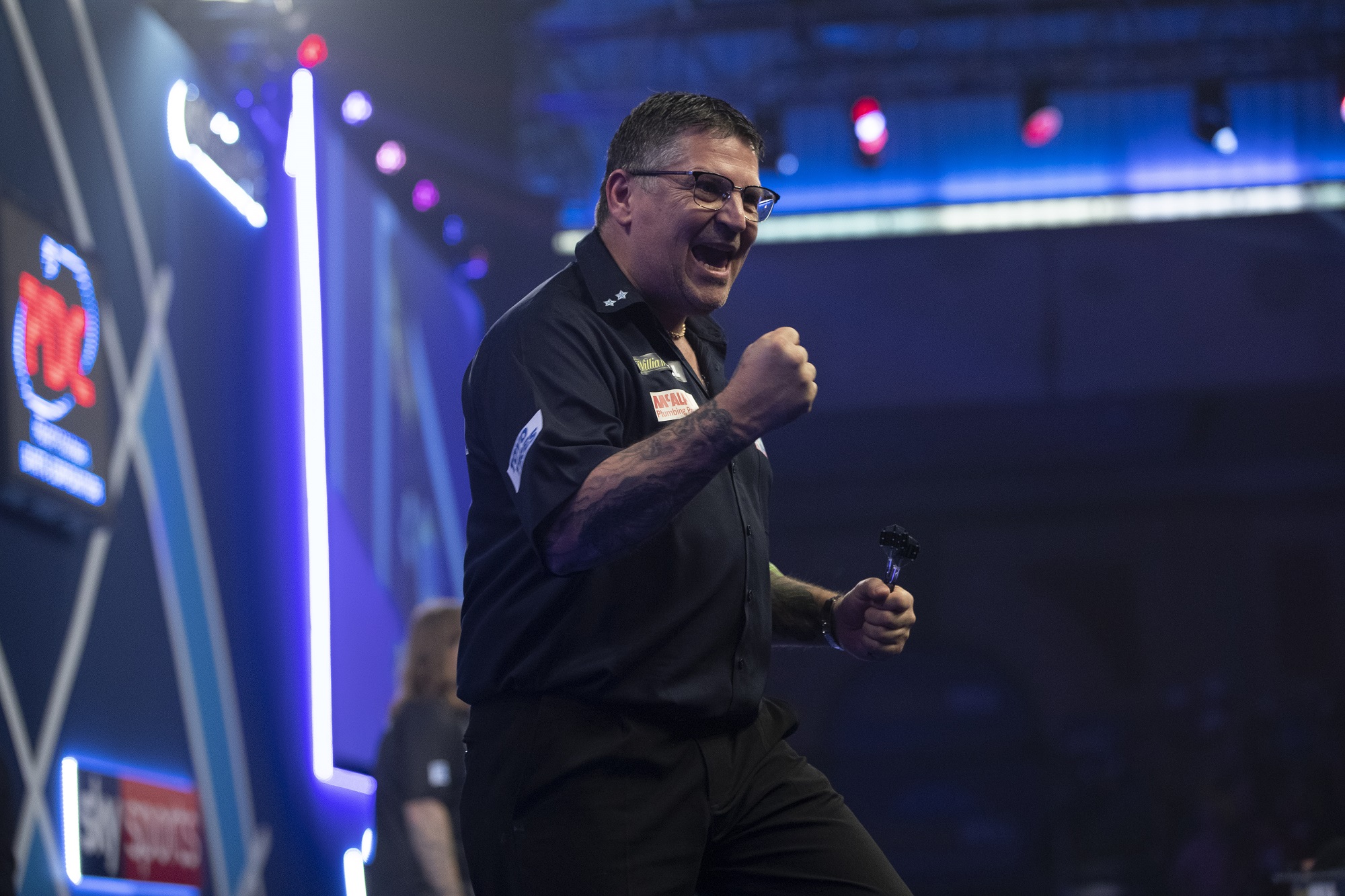 Anderson through but Ashton out on day two of PDC World Darts Championship