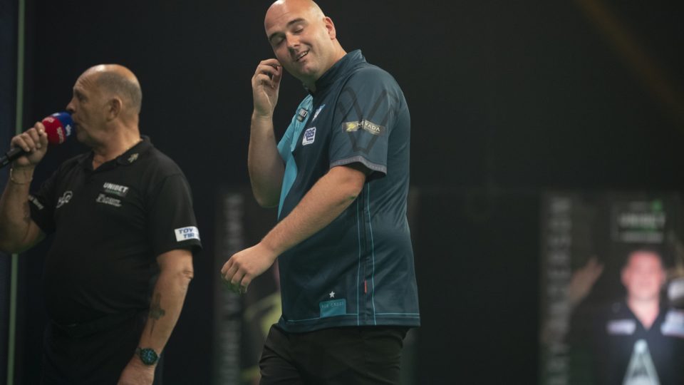 Rob Cross eliminated from Premier League Darts on Night 8