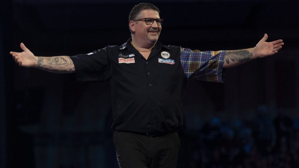 Vintage Gary Anderson defeats Cross on PDC World Championships Day Thirteen