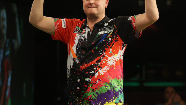 Painter routs Taylor – Day three at World Seniors Darts Championship