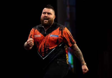 Michael Smith progresses to Finals day