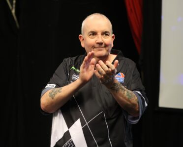 Phil Taylor progresses into Finals day