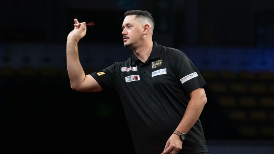 Robb and Parry book the final places in the New Zealand Darts Masters
