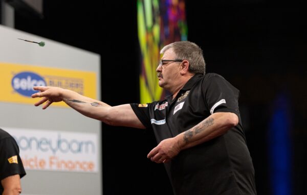 Robb and Parry book the final places in the New Zealand Darts Masters 