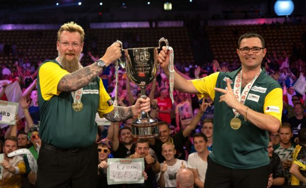 Simon Whitlock signs new Winmau contract  