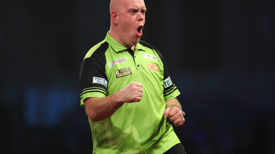 Van Gerwen and Smith ease into PDC World Darts Championship quarter finals