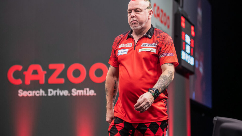 Peter Wright left angry and frustrated with himself in Glasgow with the pressure of trying to fill Gary Anderson’s shoes