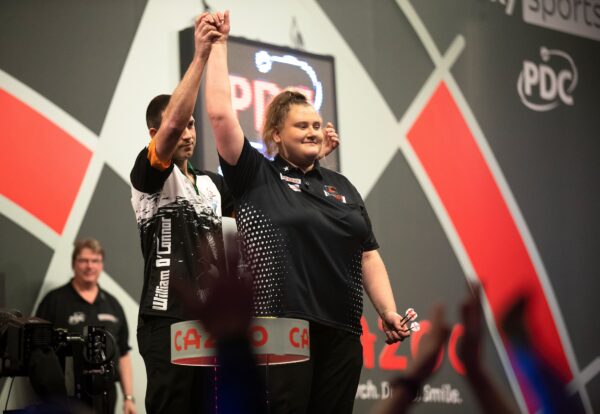 Suzuki ends the streak and shares day two titles with Greaves (PDC)