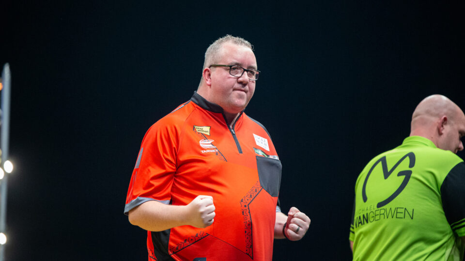 Bunting ends seven-year wait for victory over van Gerwen 