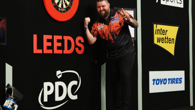 Smith dominates in Leeds to win his second Premier League night 