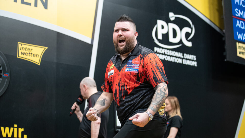 Michael Smith asked Phil Taylor for advice on how to deal with being World Champion ” Learn the world no”