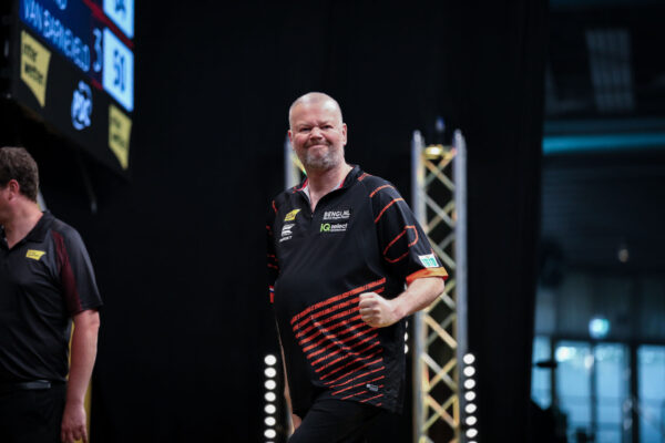 European Darts Grand Prix day 2 round up - Humphries keeps his World Cup hopes alive 