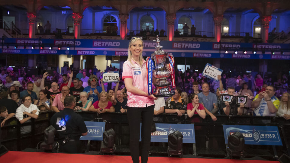 Sherrock and Ashton in an epic opening round tie at the 2023 PDC Women’s World Matchplay