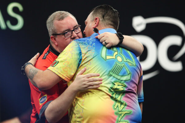 Cross and Bunting dominate to set a semi-final date after a thrilling Saturday night at the Grand Slam.