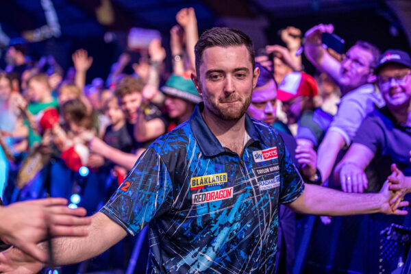 Wright outs MvG as the Dutchman still suffering from a shoulder injury on day two of the Euro Tour.