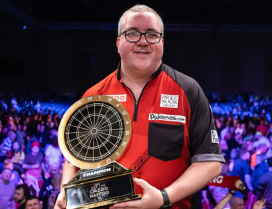 Stephen Bunting holding the Masters trophy.