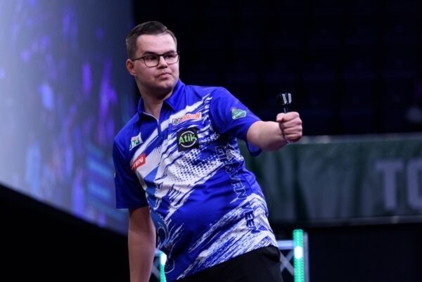 Glory for van Veen as the young star wins his first PDC ranking title
