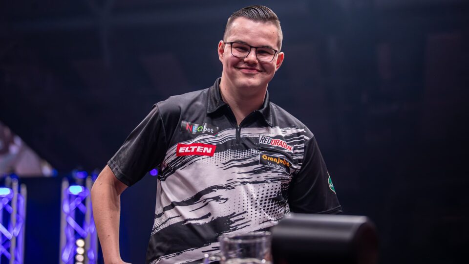 Glory for van Veen as the young star wins his first PDC ranking title