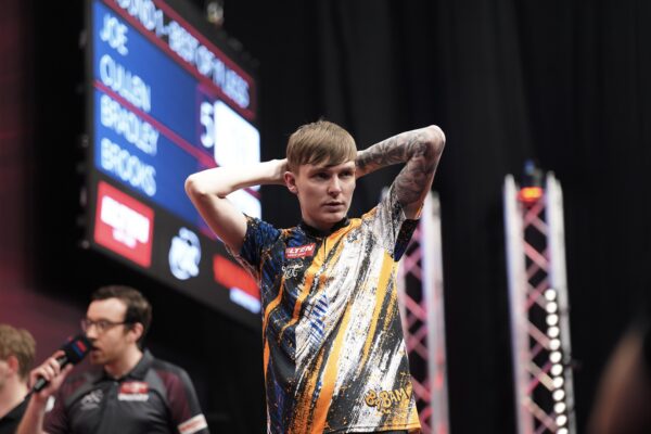 Harrysson stuns van Barneveld to leave the Dutchman looking over his shoulder for the Matchplay Harrysson stuns van Barneveld to leave the Dutchman looking over his shoulder for the Matchplay