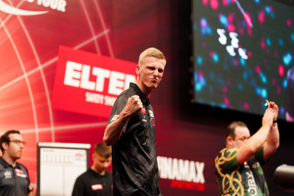 Harrysson stuns van Barneveld to leave the Dutchman looking over his shoulder for the Matchplay Harrysson stuns van Barneveld to leave the Dutchman looking over his shoulder for the Matchplay