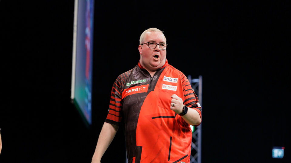 Brilliant Bunting Storms to Players Championship 18 Success in Leicester
