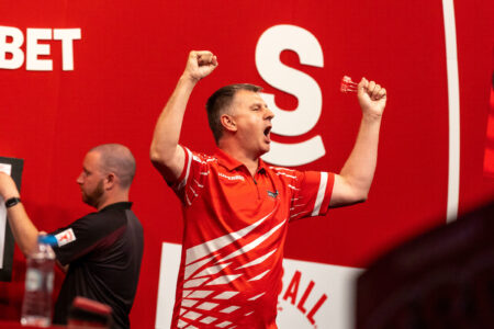 Krzysztof Ratajski wins the European Darts Open.