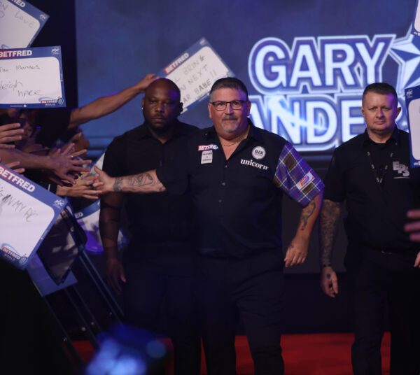 Gary Anderson labels the new generation boring “Youngsters are boring. Absolutely boring.” 