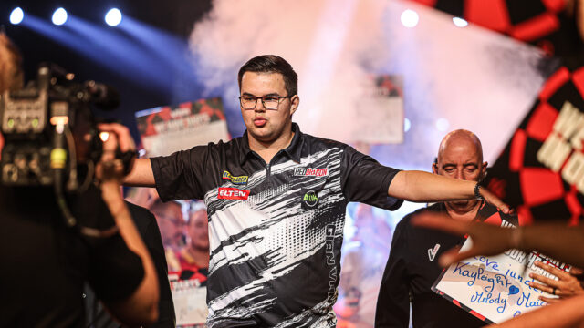 New Zealand Darts Masters: Van Veen Headlines Stacked Auckland Field as Heta and Robb Set for Opening Night Battle