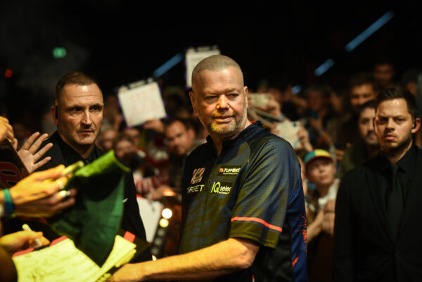 Raymond van Barneveld keeps his World Grand Prix fate in his own hands as Chisnall hangs by a thread 