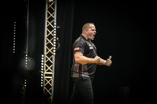 Van Duijvenbode Sets Up Humphries Showdown as Czech Darts Open Sparks Into Life 
