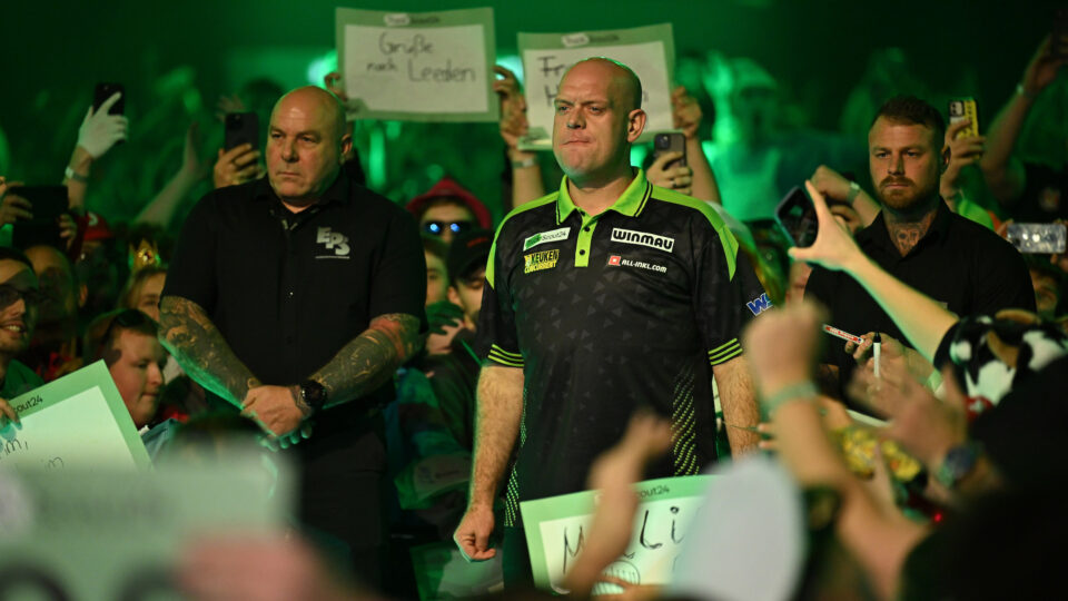 Michael van Gerwen survives scare on Day 8 of PDC World Darts Championship