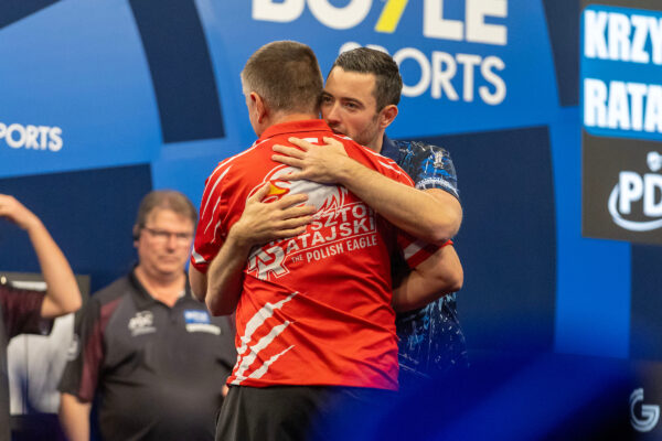 Anderson and Humphries into the final 8 as Stephen Bunting crashes out Anderson and Humphries into the final 8 as Stephen Bunting crashes out