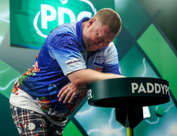 Humphries Cruises Past Lim as Van Veen Stars on Day 12 at World Darts Championship Humphries Cruises Past Lim as Van Veen Stars on Day 12 at World Darts Championship