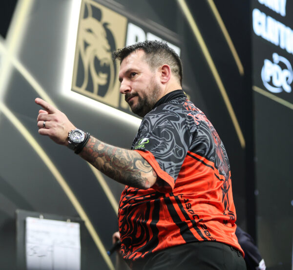 Classy Jonny Clayton moves to the top after night win in Glasgow Classy Jonny Clayton moves to the top after night win in Glasgow