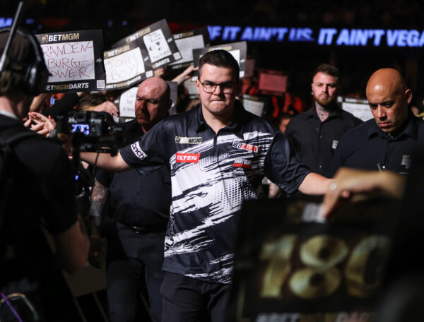 Classy Jonny Clayton moves to the top after night win in Glasgow Classy Jonny Clayton moves to the top after night win in Glasgow