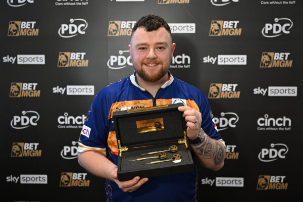 Stephen Bunting goes mental in Belfast after Rock nails a 9-dater on home soil 