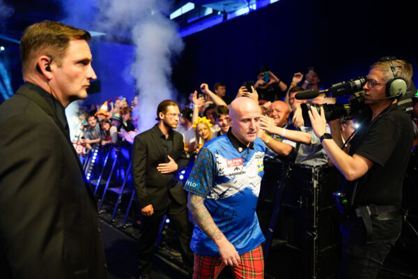 Home hero Mensur Suljovic shines alongside Peter Wright in Graz on day one of the Austrian Darts Open