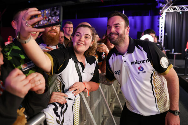 Ross Smith storms to Players Championship 20 title 