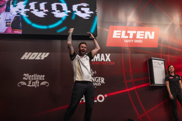 Ross Smith storms to Players Championship 20 title 