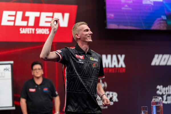 Nathan Aspinall powers into the last 16 as Jan Schmidt Nathan Aspinall powers into the last 16 as Jan Schmidt