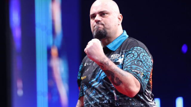 Raymond Smith and Adam Leek fly the flag at the New Zealand Darts Masters with upsets on day one 