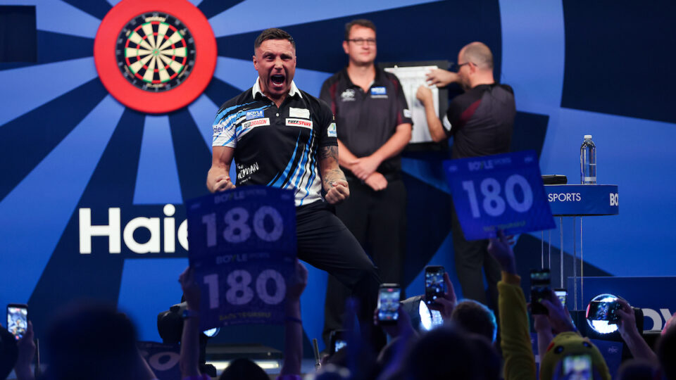 Price wins thriller as Humphries eases into World Grand Prix semi finals