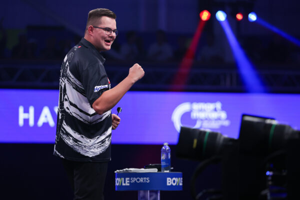 Luke Humphries and James Wade Power Into World Grand Prix Quarter-Finals Luke Humphries and James Wade Power Into World Grand Prix Quarter-Finals