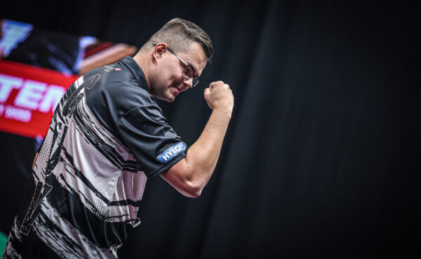Gian Van Veen Smashes European Tour Record as Schindler and Bunting Seal Dortmund Spots Gian Van Veen Smashes European Tour Record as Schindler and Bunting Seal Dortmund Spots
